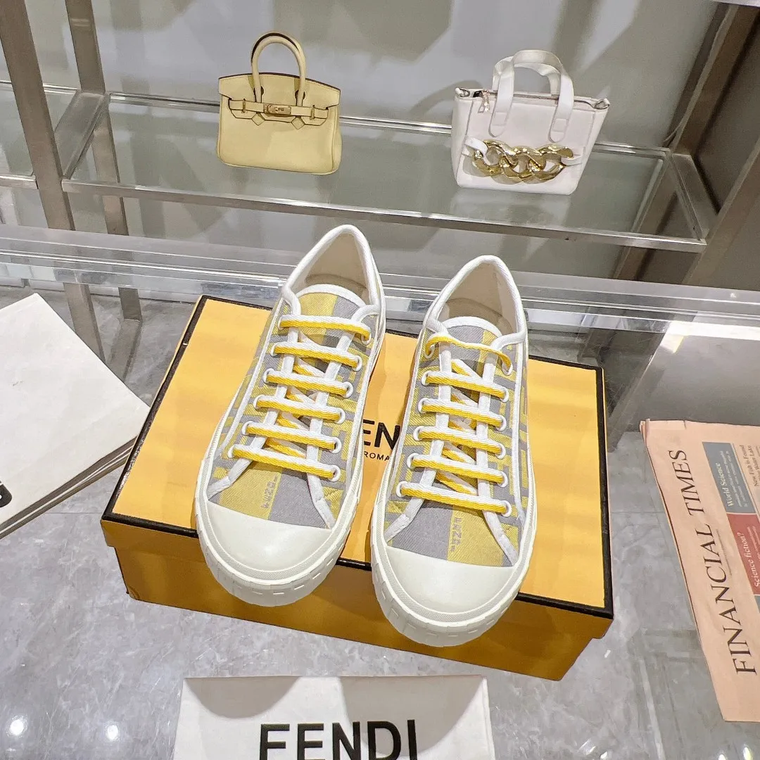 Couple style 💰460❤️Fendi Fendi's latest couple canvas shoes ❑ Fabric: Original customized imported jacquard canvas material ❑ Inner lining: Imported canvas material ❑ Sole: Original molded non-slip TPU outsole ❑ Bottom thickness: 2.5cm ❑ Size: Women's 35-40/Men's 39-45
